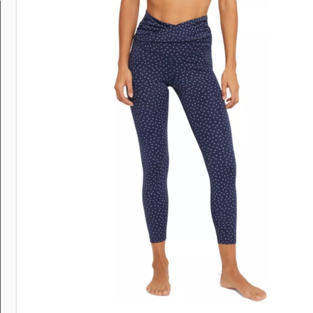 NWT Nike Yoga twist Capri tights